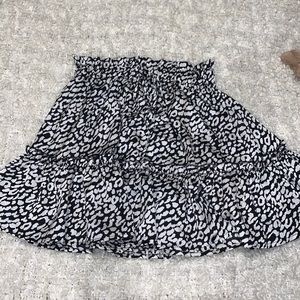 Black and white silky leopard skirt🤍✨